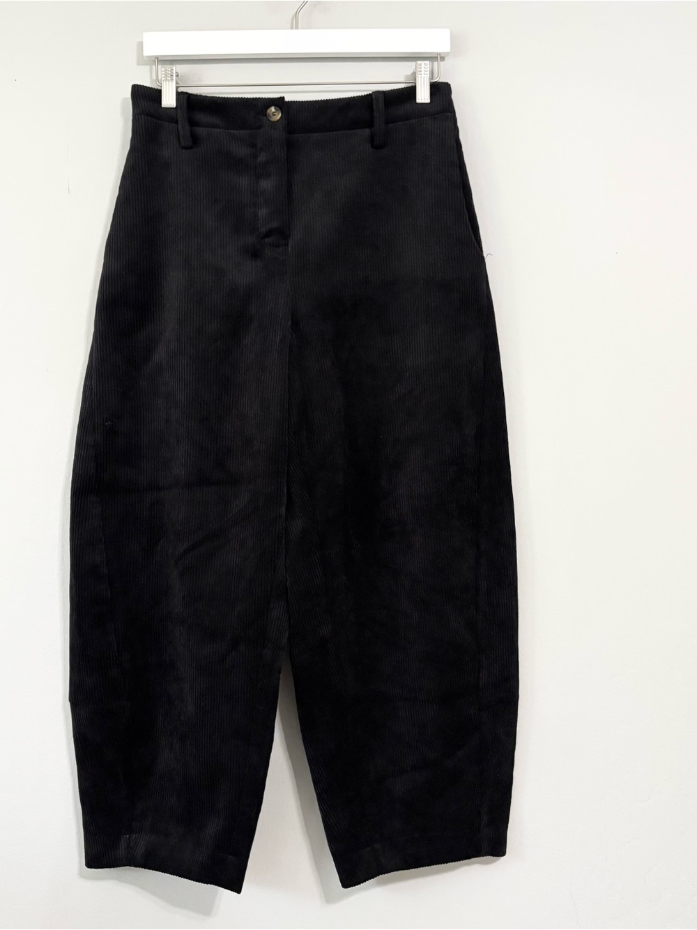New RUTI Barrel Black Faux Corduroy Velvet Ankle Pants